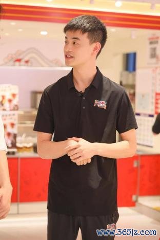 河南小伙从摇奶茶干到湖南最大旗舰店老板 12年奋斗终成梦想